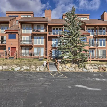 Pool, Hot Tub and Ski Shuttle! Silverthorne Condo