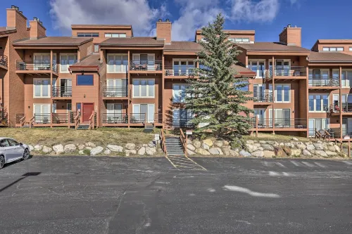 Pool, Hot Tub and Ski Shuttle! Silverthorne Condo