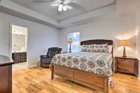 Ocean Springs Home w/ Sunroom ~ 5 Mi to Beach - Homestays
