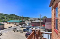 Walk to Dining, Breweries and Shops! Dtwn Custer Apt - Pet friendly