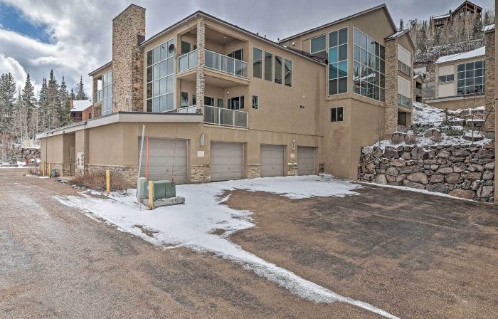 Luxe Brian Head Escape w/ Hot Tub & Mtn Views
