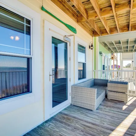 Oceanfront Oasis in Cedar Key w/ 2 Balconies!