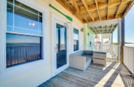 Oceanfront Oasis in Cedar Key w/ 2 Balconies!