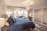 Spacious Retreat with 2 Master Suites, Foosball & AC