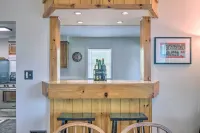 Watkins Glen Lakeview Cottage w/ Waterfall! - Parking