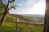 Villaggio Narrante - Cascina Galarej فنادق في سيرالونجا دي ألبا