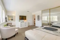 Palm Springs Abode w/ Pool Access, Near Golfing - appartements de vacances