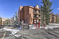 Silverthorne Condo: New Pool & Hot Tub + Fireplace - 3 estrellas