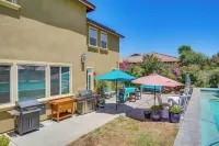 Rio Bravo Country Club Home in Bakersfield w/ Pool - 3 Yıldız