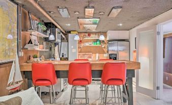 Edmonds Apartment with Private Wine Cellar!