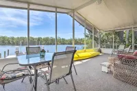 Angler's Getaway: Homosassa Home w/ Boat Dock! - parking