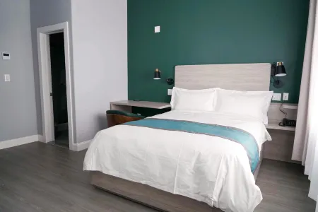 Starlight Hotel Отели рядом с достопримечательностью «Нью-Йорк Холл Оф Сайенс»