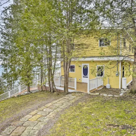 Waterfront Cottage on Sawmill Bay w/ Deck!