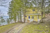 Waterfront Cottage on Sawmill Bay w/ Deck! - WiFi