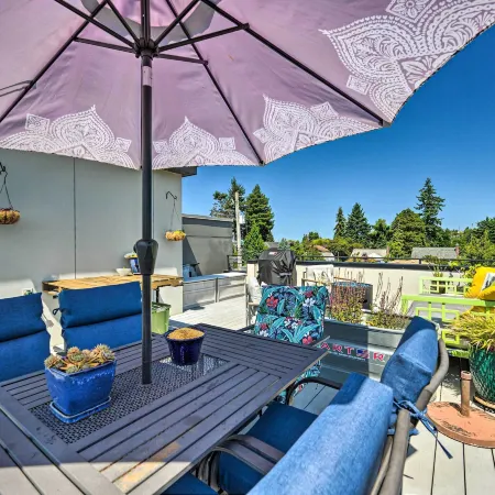 Canal & Mtn Views: Pet-Friendly Seattle Retreat