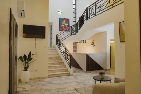 Majestic Courts Отели рядом с достопримечательностью «Остров Лагос»