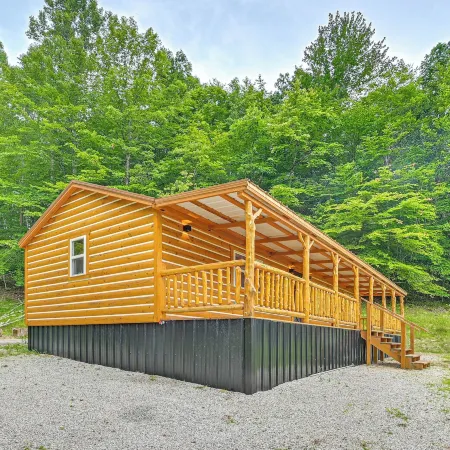 Covered Deck & Hot Tub: Cozy Retreat in Campton!