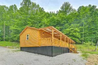 Covered Deck & Hot Tub: Cozy Retreat in Campton! - Homestays