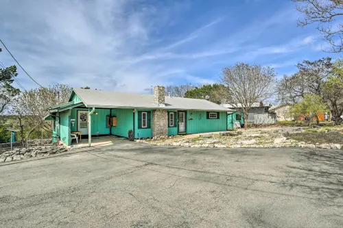 Charming Ingram Home w/ Yard & Furnished Patio! - 3-Sterne