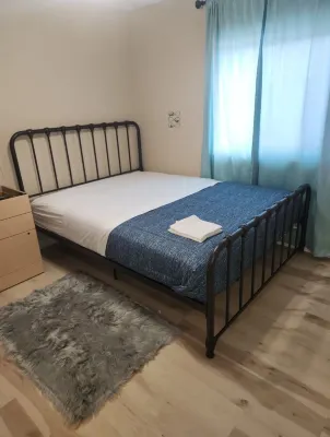 3 bedroom, 2 bathroom across from Walmart, 5 minutes to the airport & hospital. Hotel a 