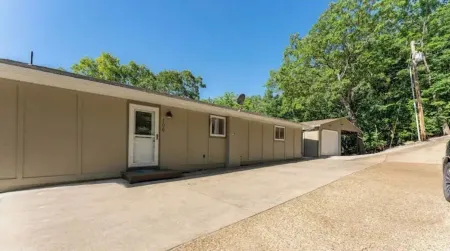 Quiet Lakefront - Hot Tub! H2O Toys! Pet Friendly!