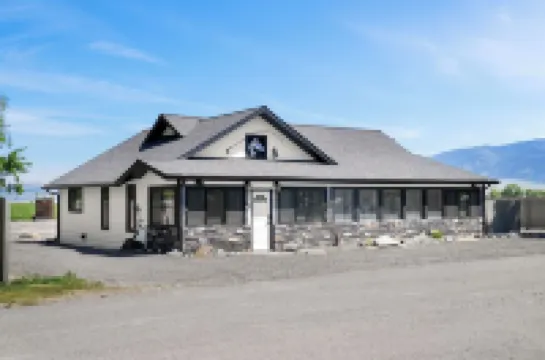 "The Wild Trout" Adventure Awaits! Hotels in Ennis