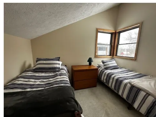 Rustic retreat on 40 acres near Thompsonville with 2bdr, AC, Wifi. Sleeps 6