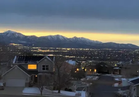 Spacious 2 KingBed 2 QueenBed Basement Apartment