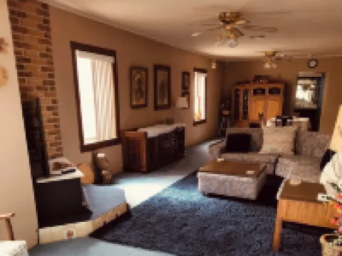 OLD WEST HIDEOUT - Large 2 Bedroom, One Block from Historic Route 66! Hotels in Seligman