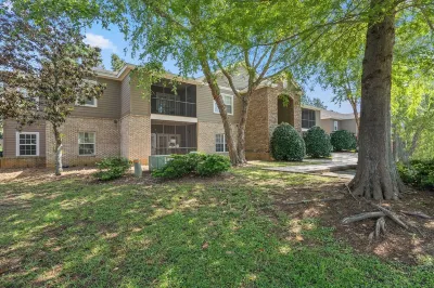 3Br/2ba Condo, 1ST Floor, Pool Hotels near Aaronville Park
