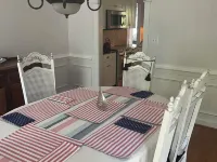 Luxury 5-bedroom house in Cedar Point with AC, WiFi, hotub, private yard & more! シダー・ポイントのホテル