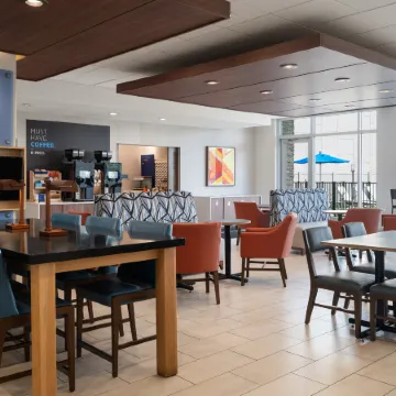 Holiday Inn Express & Suites TAMPA EAST - YBOR CITY by IHG Отели рядом с достопримечательностью «Парк аттракционов Busch Gardens»