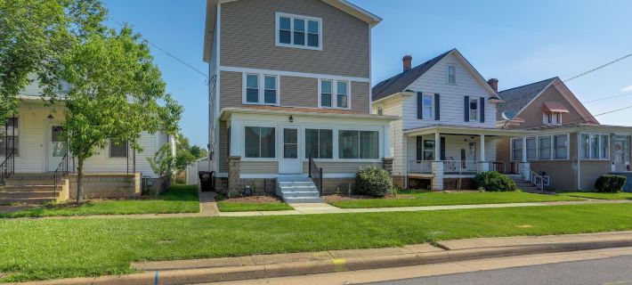 Walk to Lake Erie: Spacious Home in Sandusky! Hotels in Sandusky