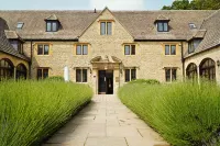 Weston Manor Hotel فنادق في Cherwell
