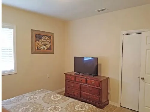 Guest House with pool, boat parking