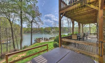 Lakeside Lodge by Avantstay Hot Tub + Dock