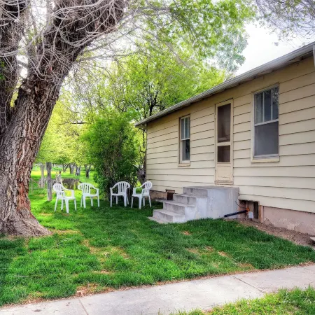 Charming Tropic Home by a Farm Near Bryce Canyon!