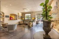 Logis Hôtel Restaurant le Cours - ที่มีบาร์