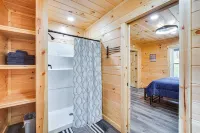 Modern Salineville Cabin on 13 Acres w/ Fire Pit! - Wifi