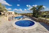 MDC Cave Hotel - Hot Tub