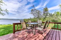 Spectacular Sunsets and Scenic Wildlife - Stunning Lakefront Haven St. Germain住宿飯店