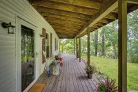 Lakefront West Sand Lake Home w/ Beach Access! - Homestays
