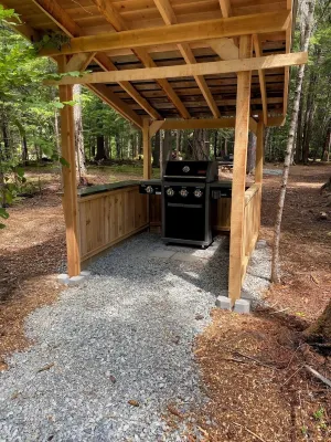Cozy private 1 Bedroom & Loft cabin in the forest. Rustic with Modern features.