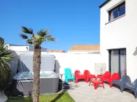 Villa Seaside- Jaccuzzi Beach 200 m Walk !