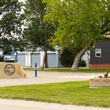Private Tiny Cabin in Glendive Near Makoshika Park - Free Parking & WiFi Отели в г. Глендайв