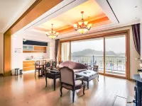 PineRidge Resort Hotels near Teddy Bear Museum Seorak