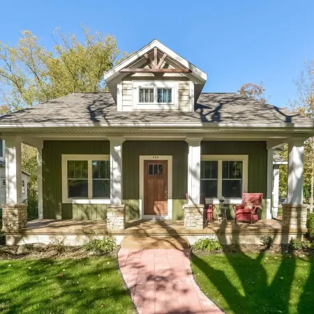 Four Gen House on Hill in Saugatuck Walk to Town