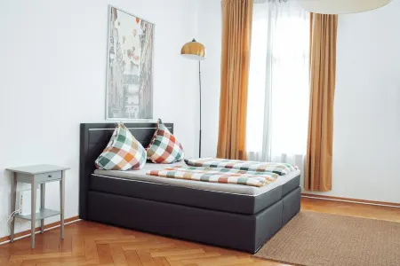 Old building flair, trendy district, 2P, WiFi, modern, elevator