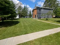 Cozy 4-Bedroom Lake House with Private Boat Dock on the Chain of Lakes!