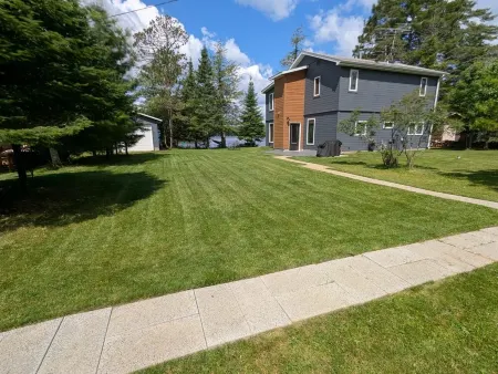 Cozy 4-Bedroom Lake House with Private Boat Dock on the Chain of Lakes!